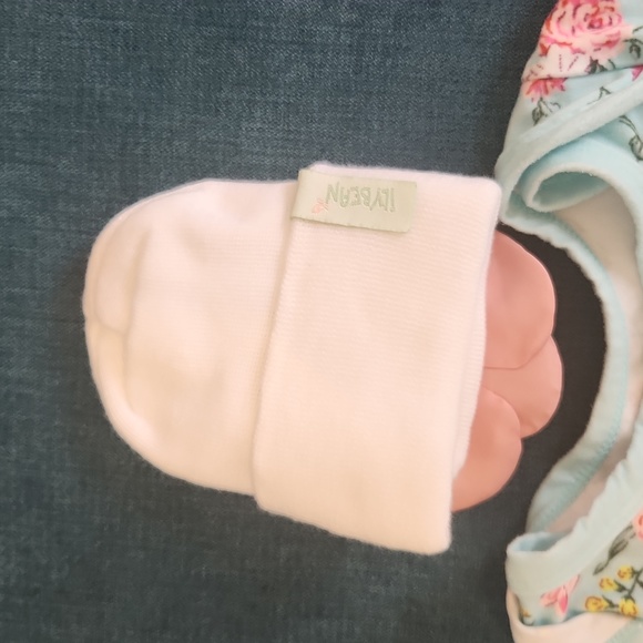 ILY BEAN NEW BORN WHITE FLOWER HAT - Picture 3 of 3